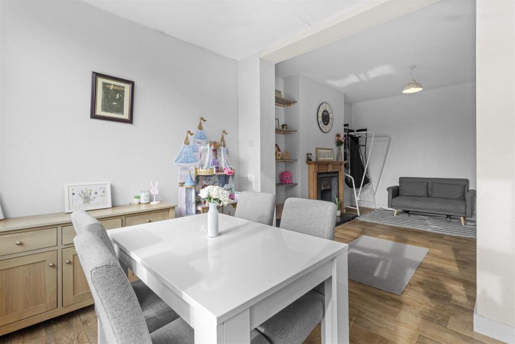 family room #4.jpg