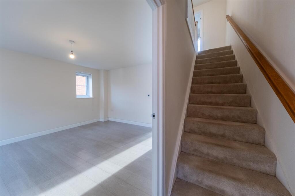 3 Dahlia Crescent-011.jpg