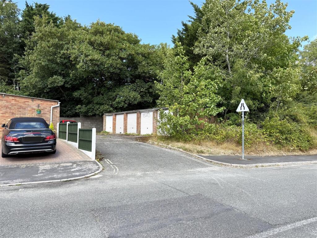 Garage off, Ridgeway Road (4).JPG