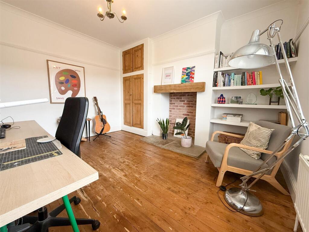 SNUG/ OFFICE RECEPTION ROOM