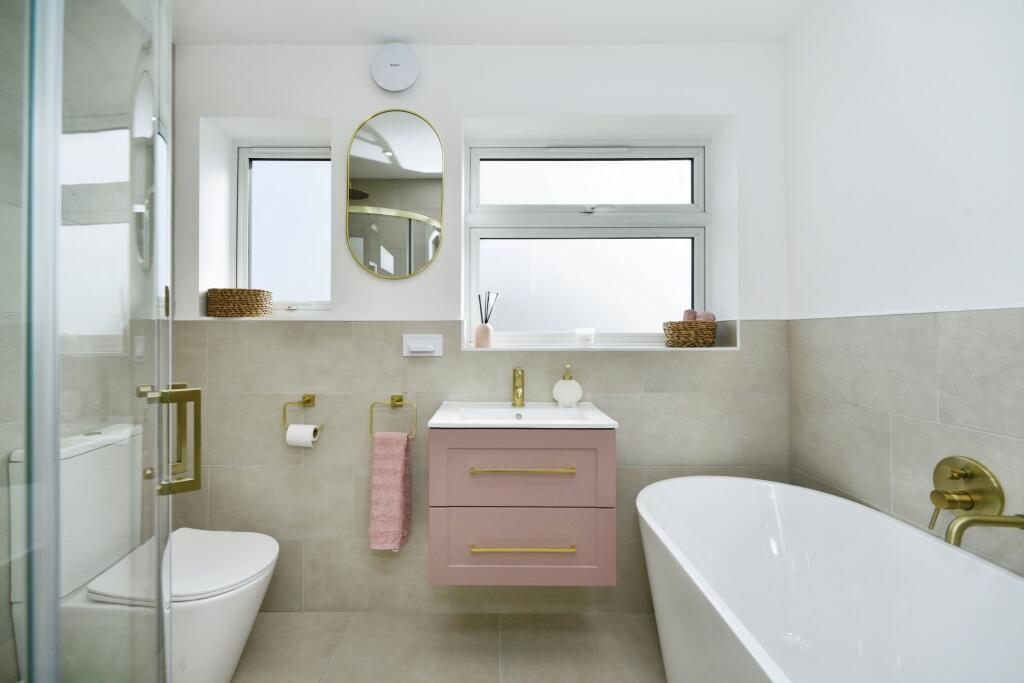 Bathroom (Family).jpeg