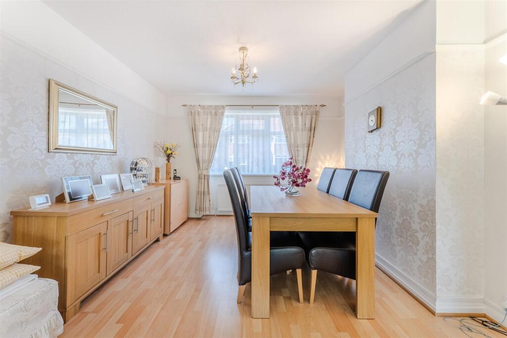Lounge/Dining Room