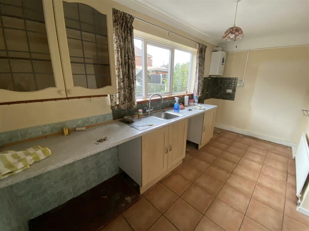 Kitchen: