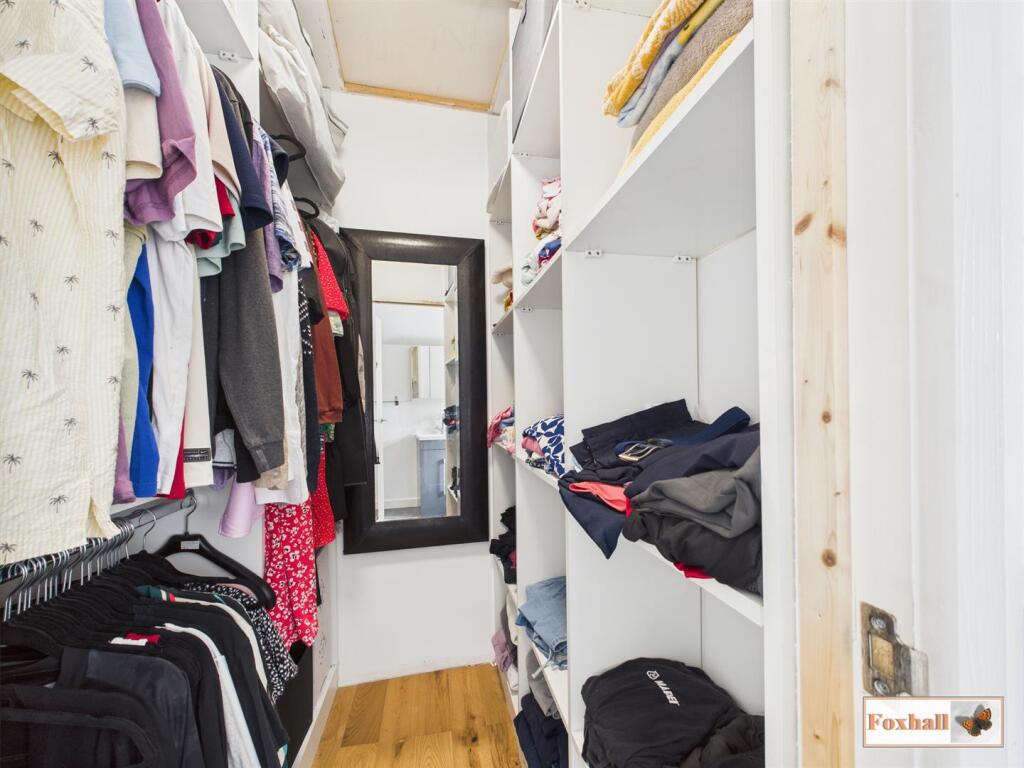 Walk in Wardrobe / Dressing Room