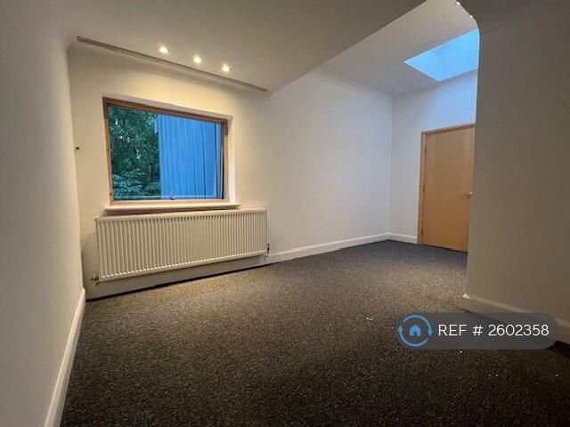 Bedroom With Views Over Abney Park 