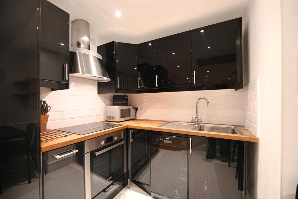 Kitchen        .jpg