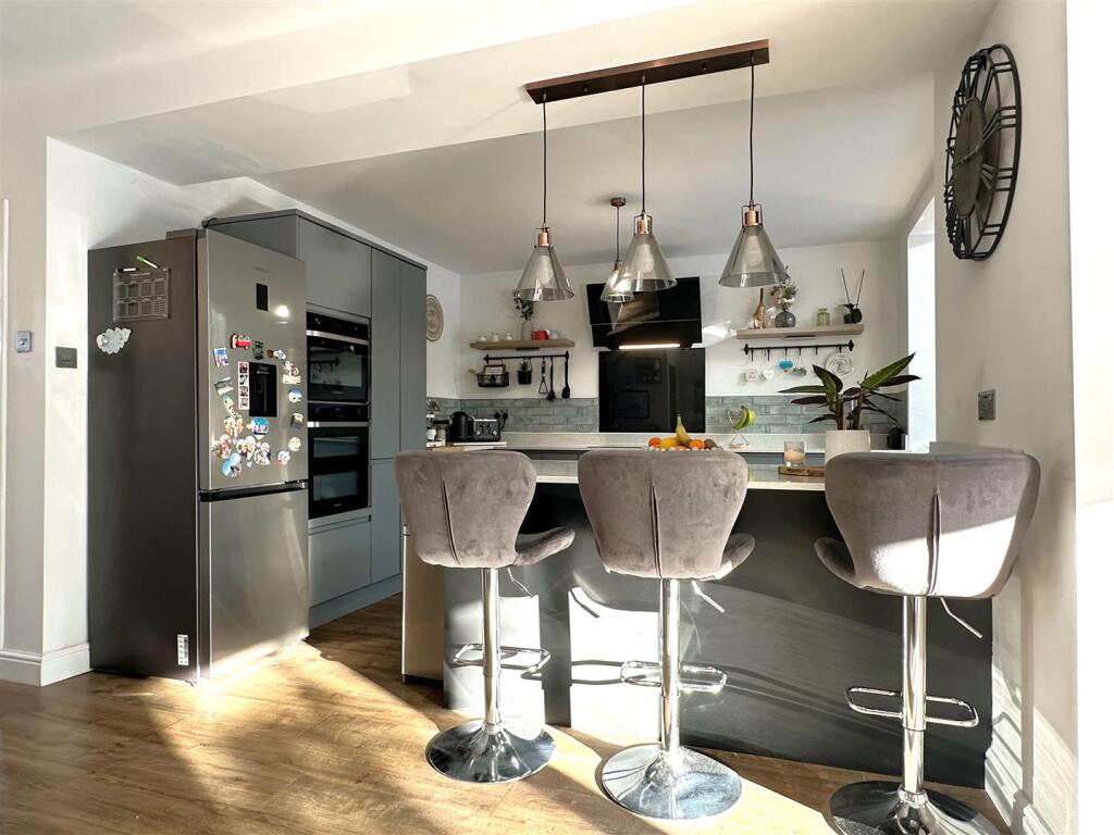 Stylish Dining Kitchen 678