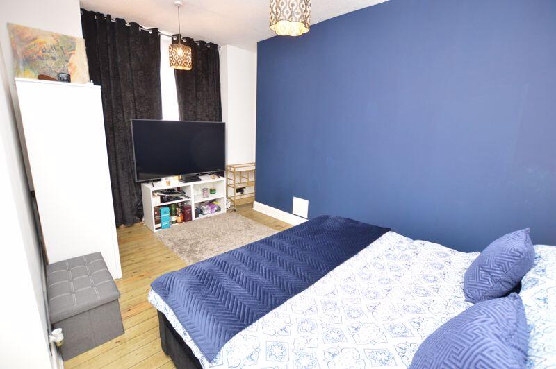 Master Bedroom pic2