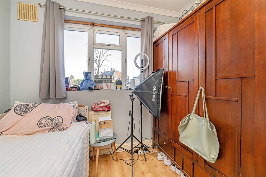 111B Wood Lane Isleworth, TW7-LOW RES-15.jpg