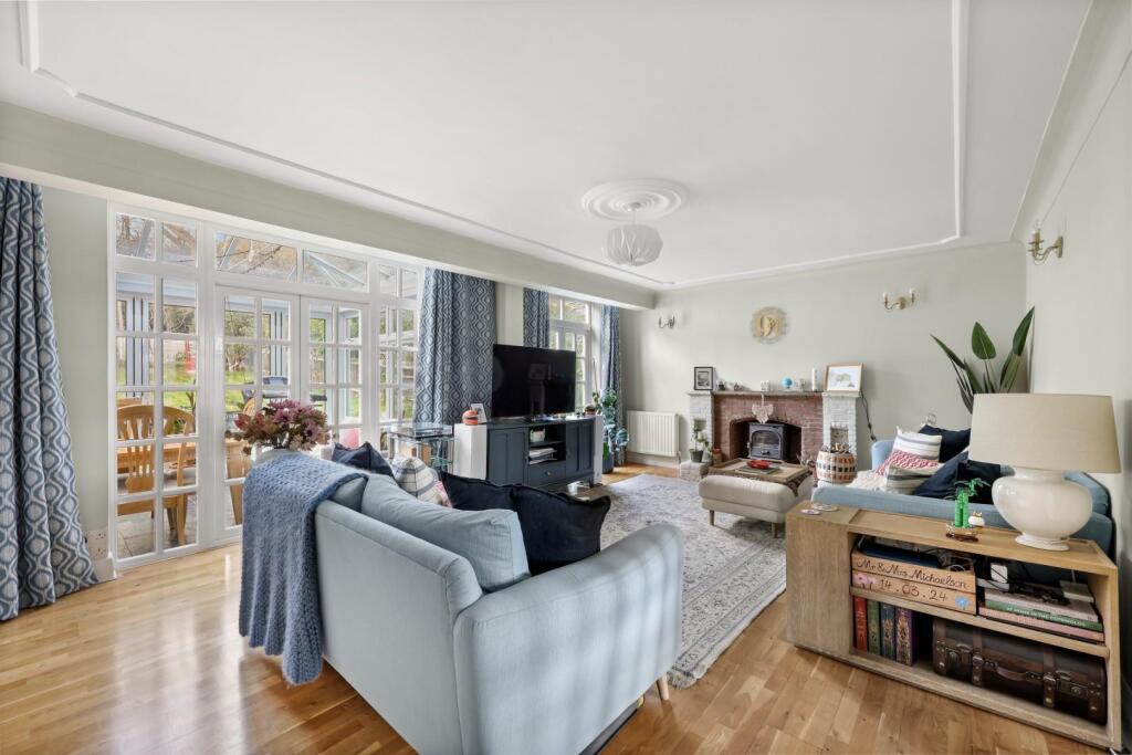 Broadfield Way, Buckhurst Hill