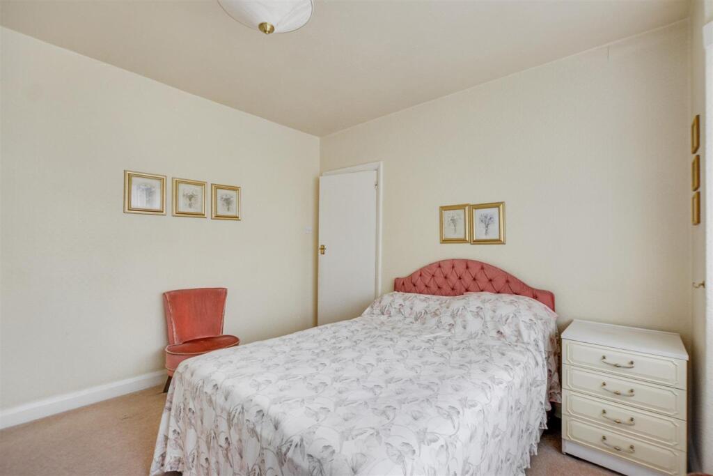 Bedroom 1_2.jpeg