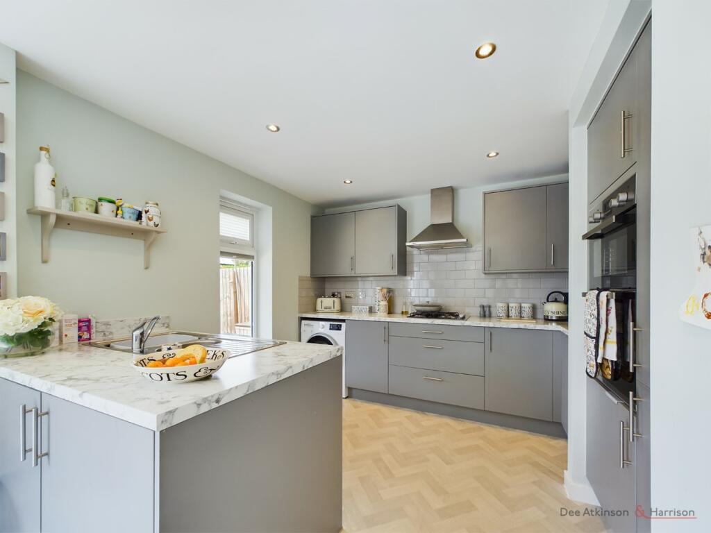 Kitchen/Dining Area