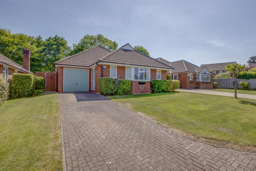 4 Gardner Close, HP15 6HT-15.jpg