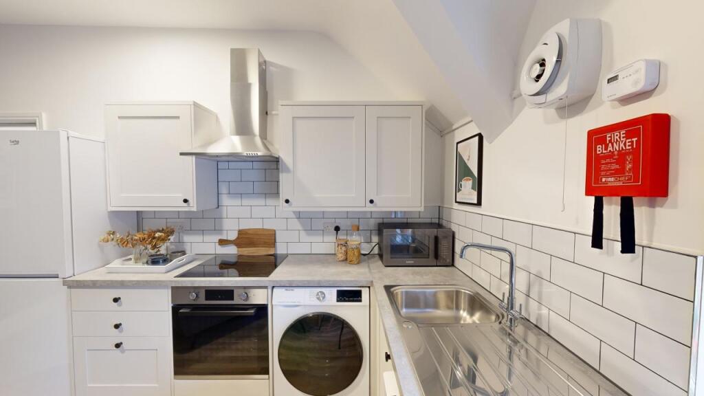 Flat 3, 11, Burns Street NG7 4DS