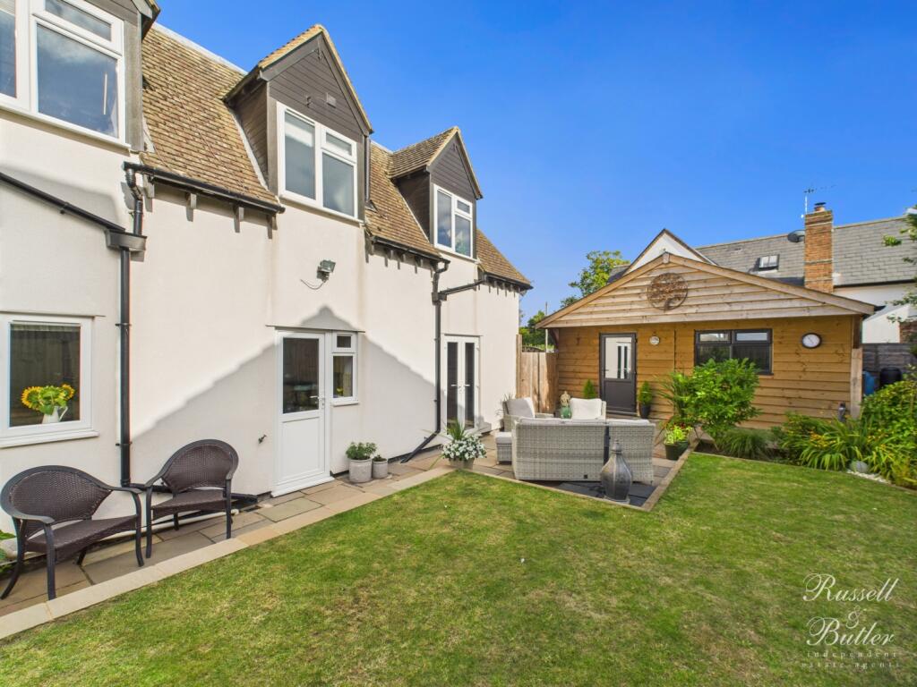 CAM01995G0-PR0344-STILL036