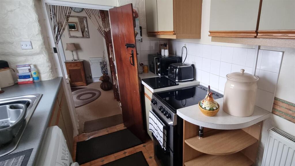 Kitchen (1).jpg