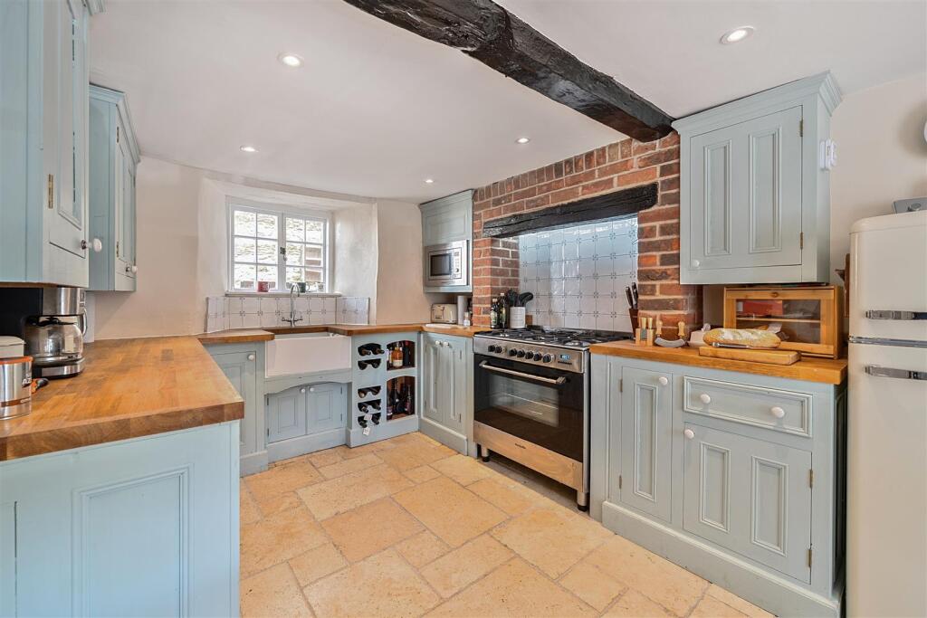 19 High Street, Greens Norton