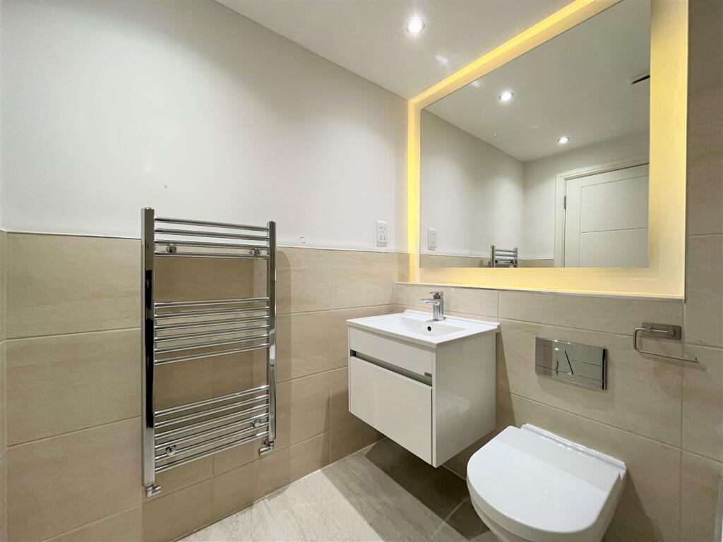 Family Bathroom Aspect 2