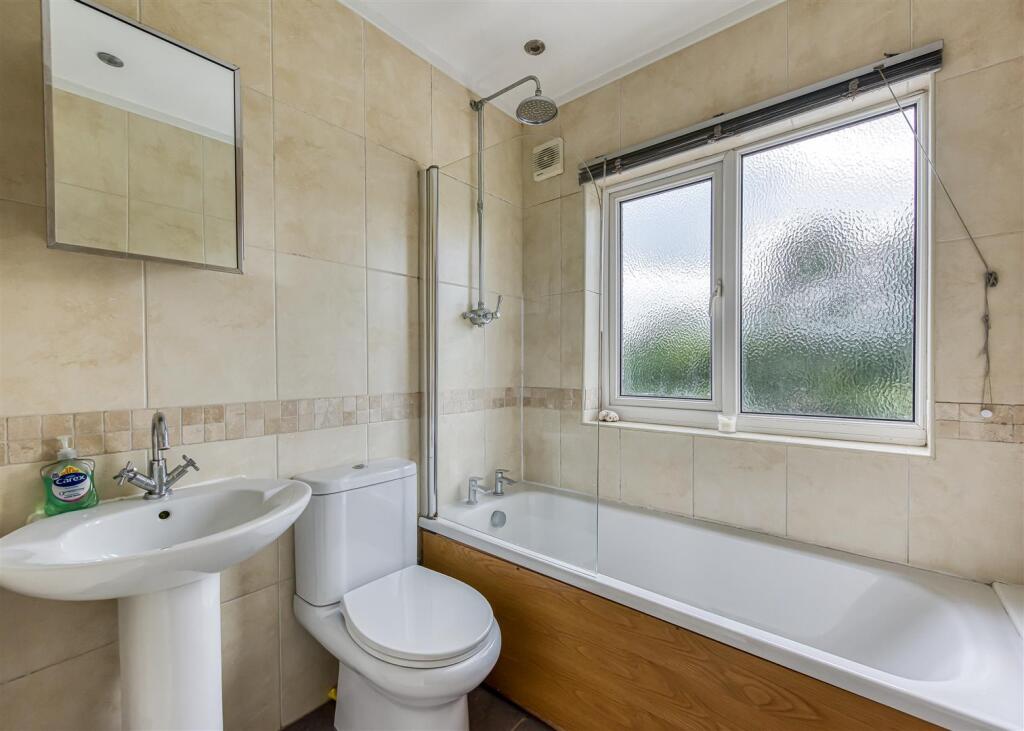 109 Pinfold Lane-Bathroom.jpg