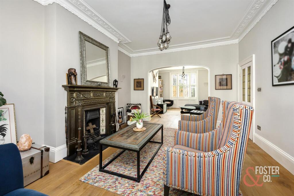 Albany VIllas, 8-030.jpg