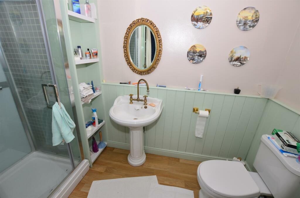 Shower Room/En Suite