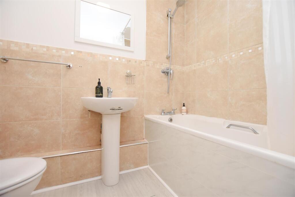 Bathroom 1 (3).jpg