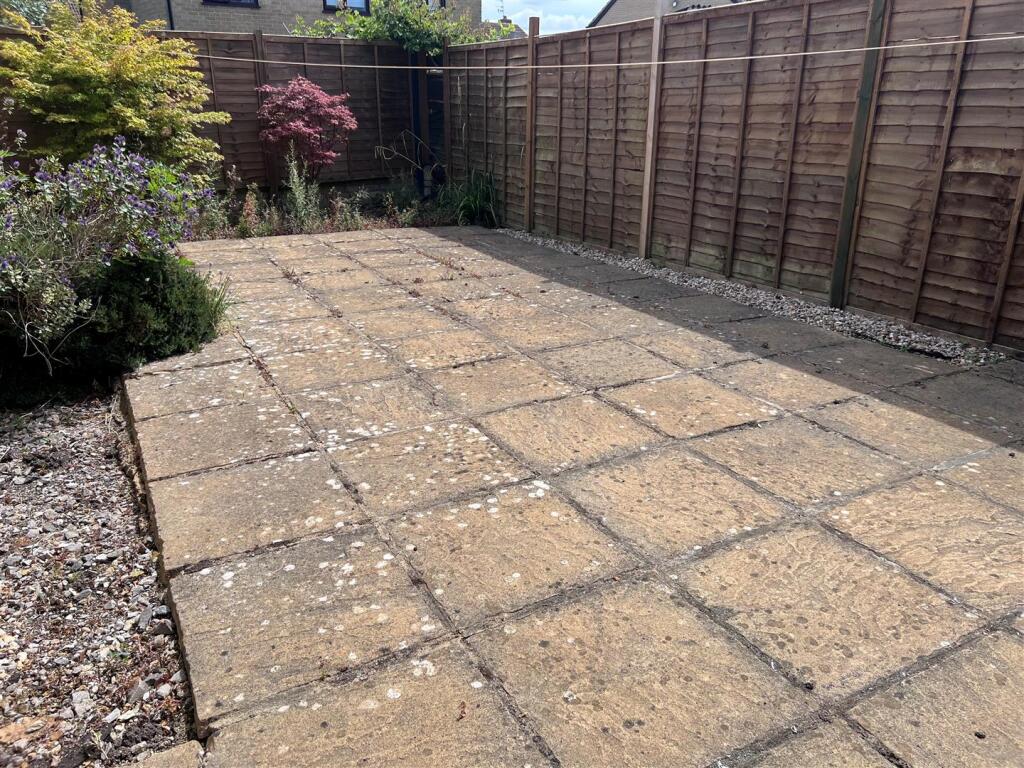 Rear garden 1.jpg