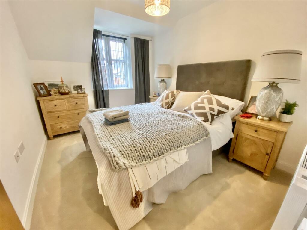 BEDROOM 2