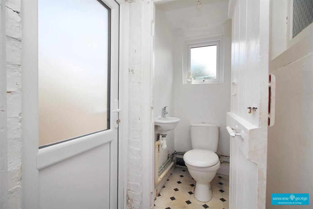 Ground Floor Lobby &amp; WC