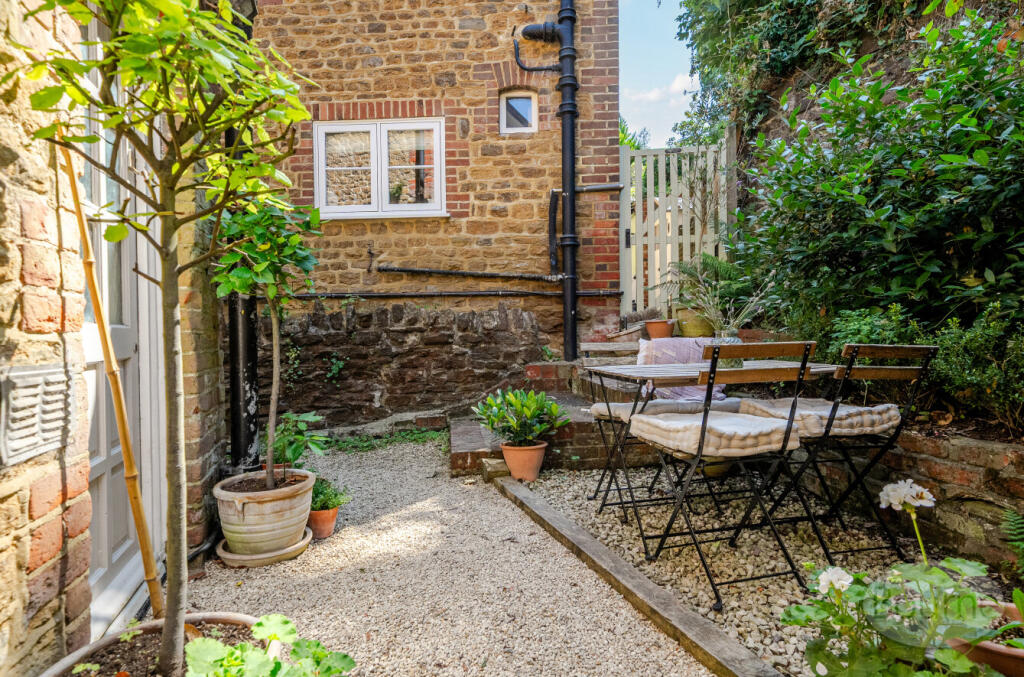 2083ebca-6a4a-46b...