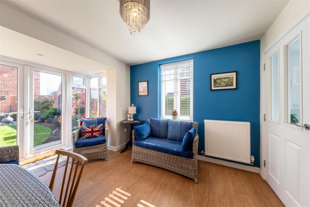 3 Tiverton Way-003.jpg