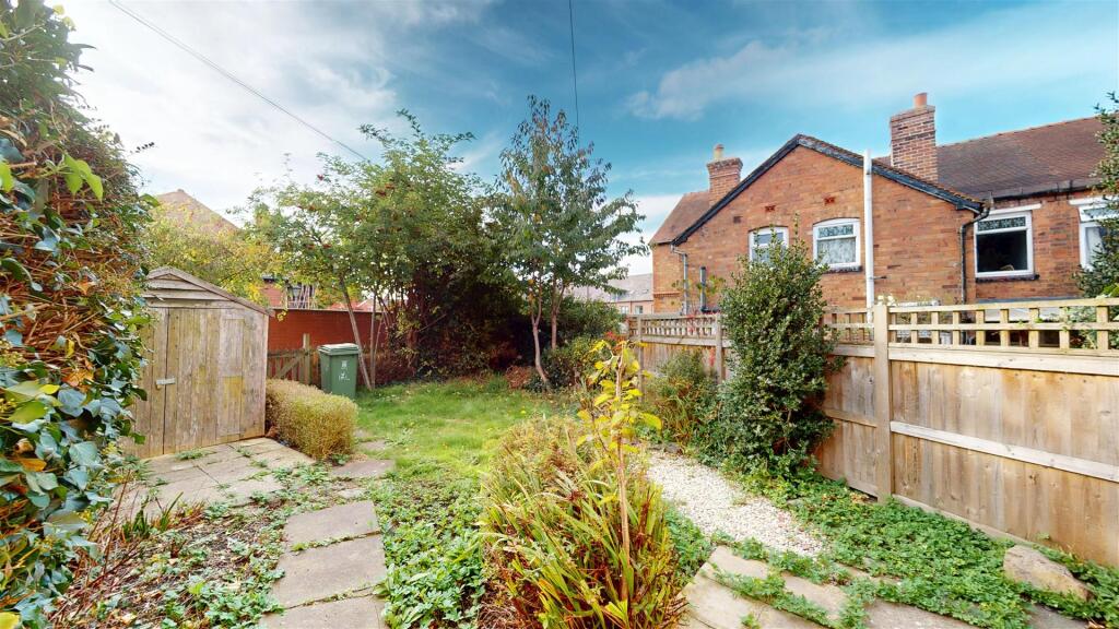 Kingsland Cottages 1, Garden.jpg