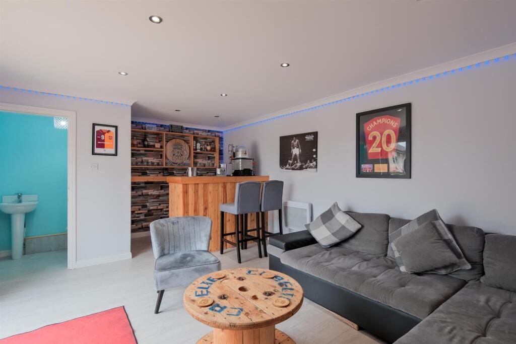 048-83 Torbothie Road Shotts, ML7 5NE.jpg