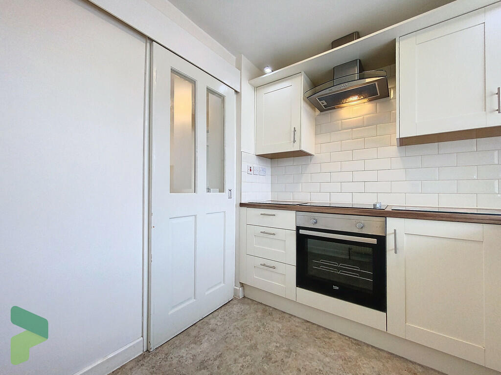 Fully Fitted Kitc...