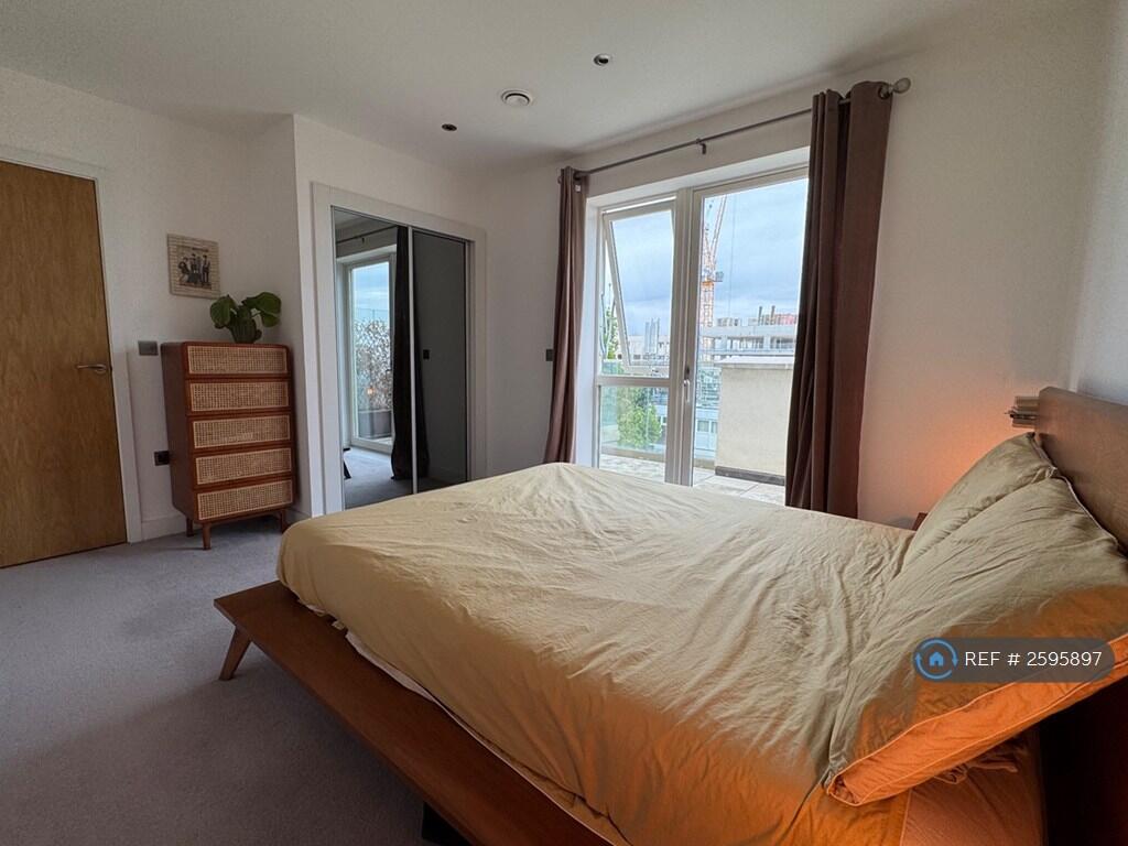Bedroom 1 (Ensuite)
