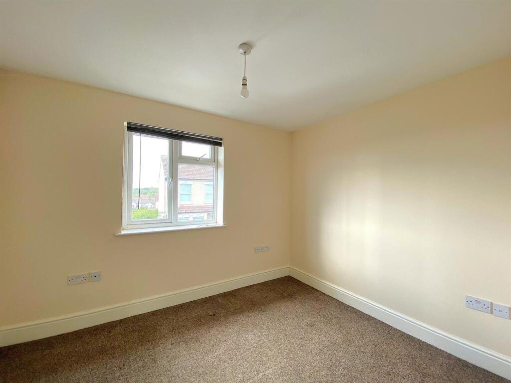 2 Edinburgh Rd - Bed5.jpg