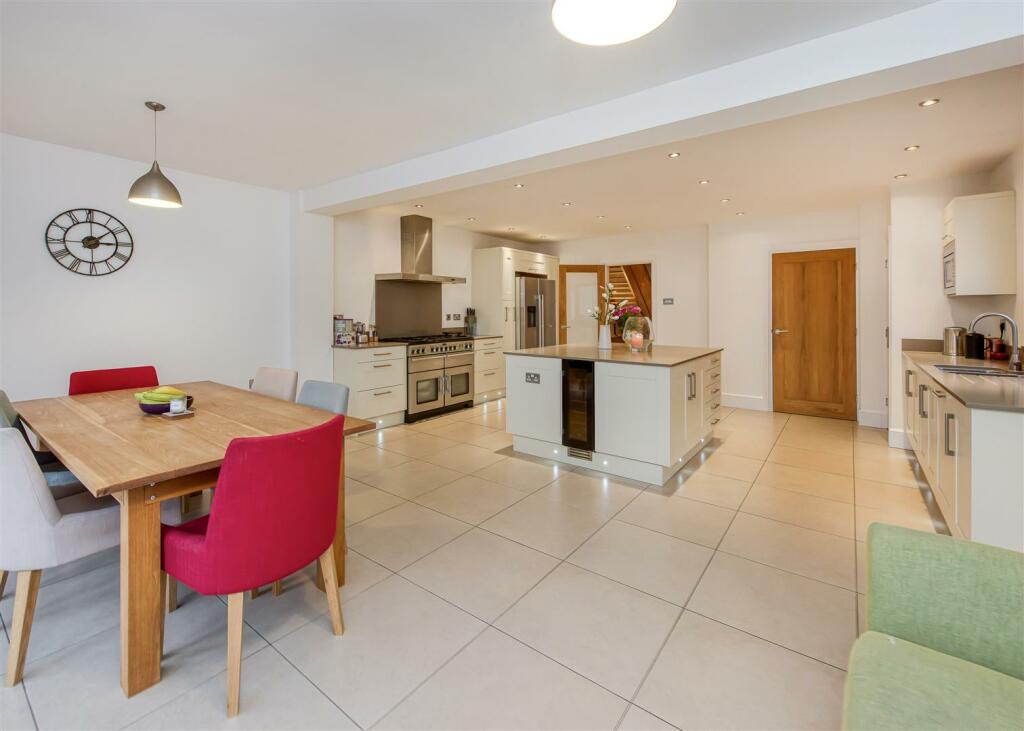 59 Elliotts Lane-kitchen4.jpg