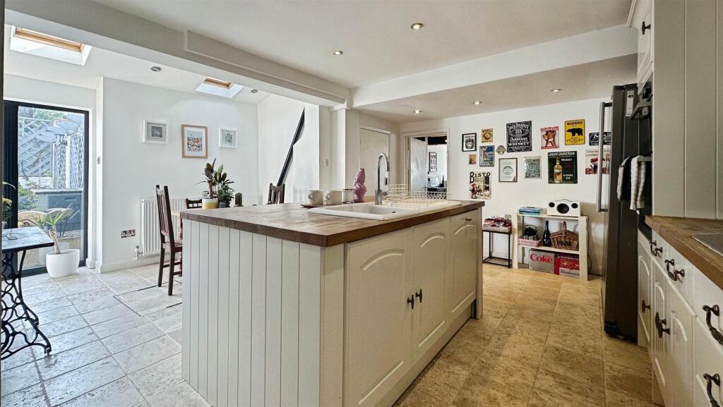 c3db9c70--459A-BB86-352DC63A6EEF-61919-000014B36D3