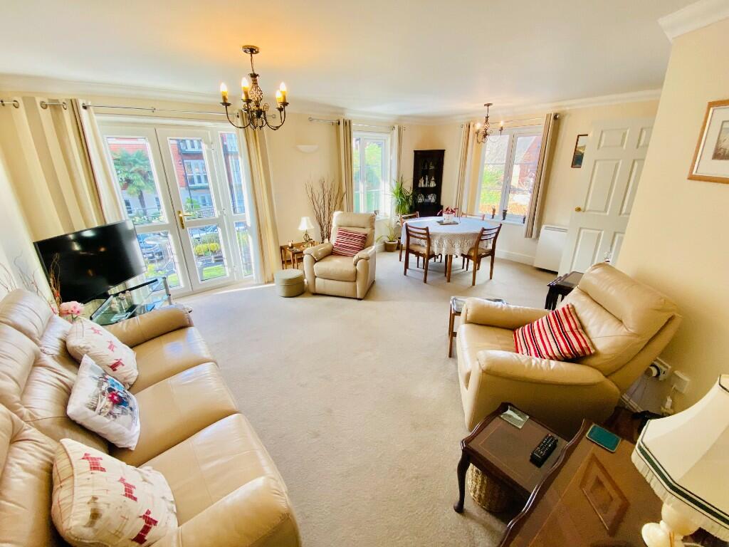 Sitting/Dining Room