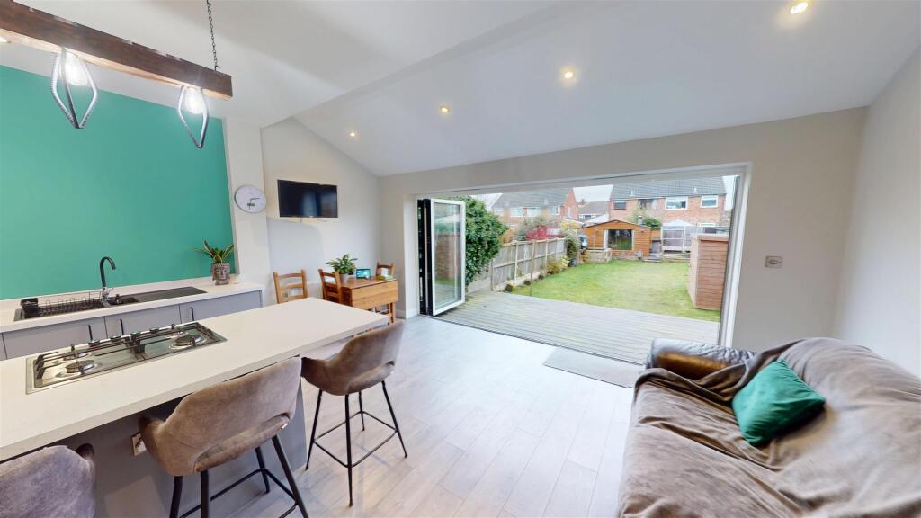 Cross Pit Lane Kitchen