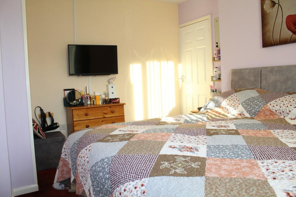 Bedroom 1 Picture 2