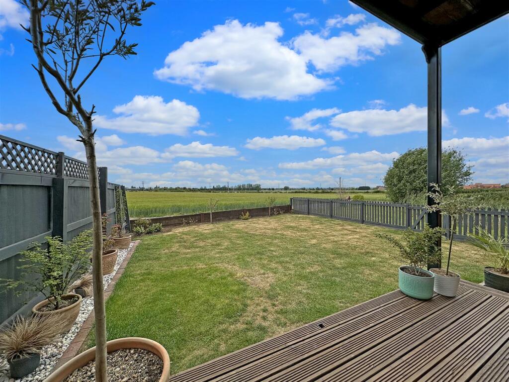 Enclosed Rear Garden 409