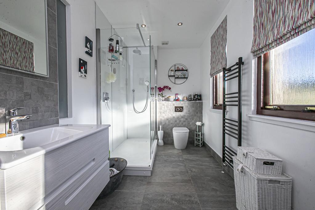 ENSUITE SHOWER ROOM
