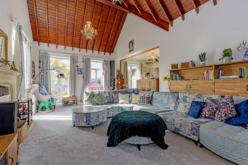 Reception Room-3.jpg