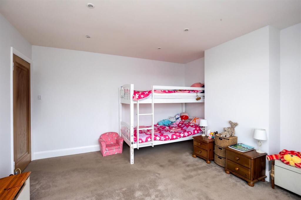 BEDROOM 2.jpeg