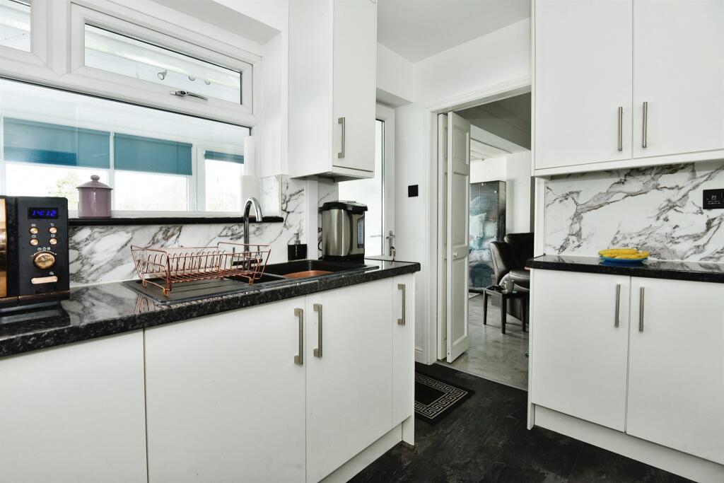 Fitted Kitchen: