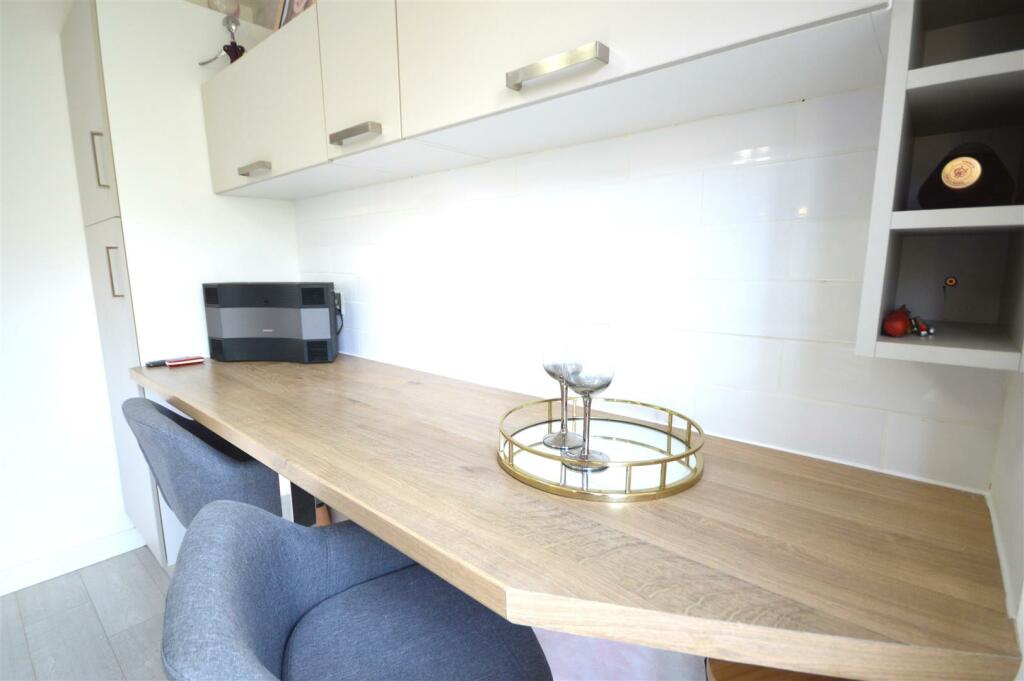 breakfast room
