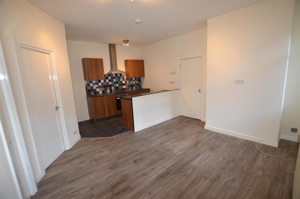 11a Laurel Street Lounge Kitchen.JPG