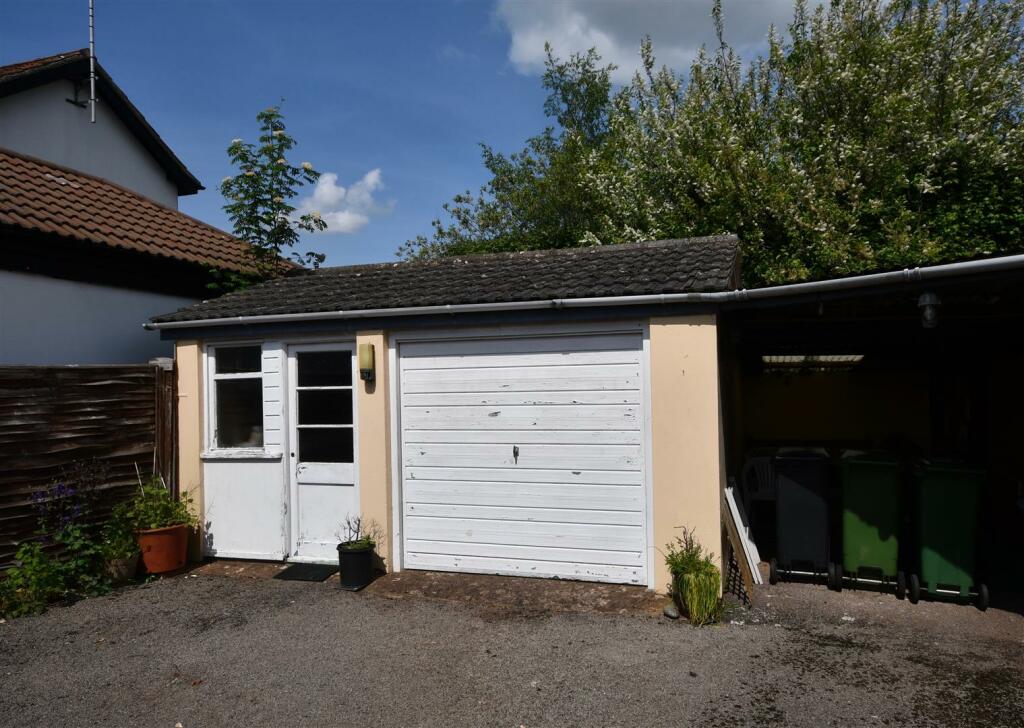 Garage &amp; Workshop