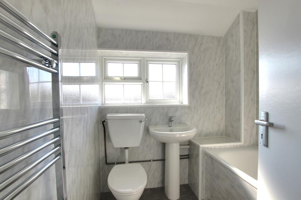 6 BATHROOM.jpg
